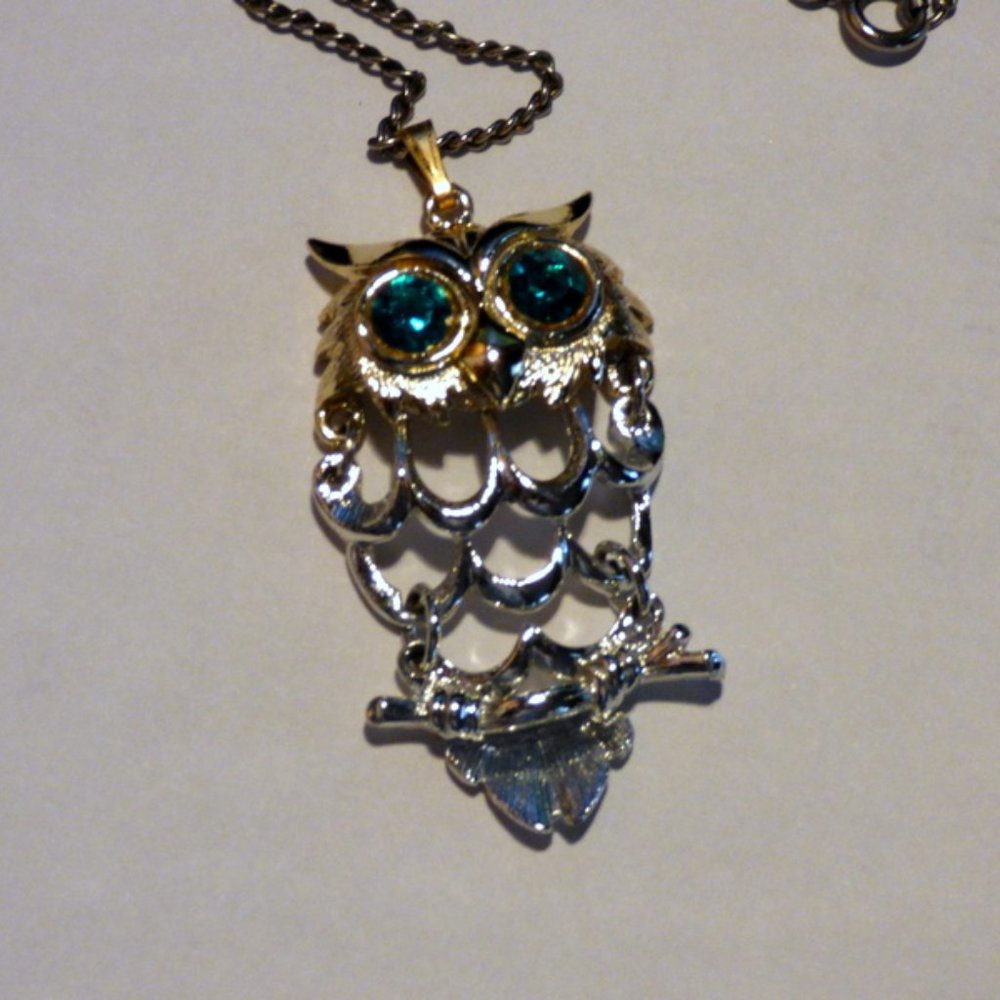 Retro Owl Pendant